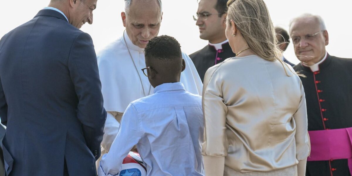 Al momento stai visualizzando La commovente storia di Leo e il pallone donato a Papa Leone