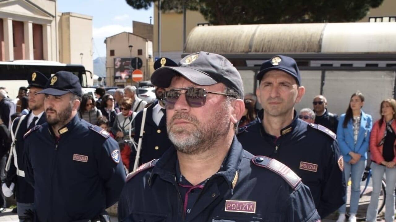 Al momento stai visualizzando Agrigento – Porto Empedocle, poliziotto salva una donna con la propria cintura