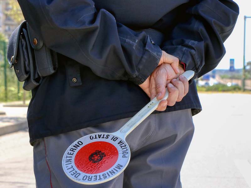 Al momento stai visualizzando Agrigento – Non si ferma all’Alt, inseguimento da Gela a Licata: sequestrati mezzo chilo di cocaina e crack