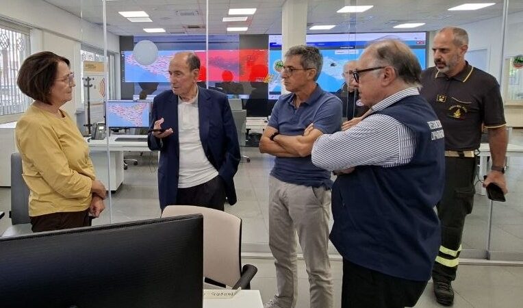 Al momento stai visualizzando Agrigento – Incendi, la Regione Siciliana stanzia 25 milioni per i primi interventi. Il presidente Renato Schifani: “Risorse immediate per sostenere il sistema produttivo e rilanciare i territori colpiti dai roghi”
