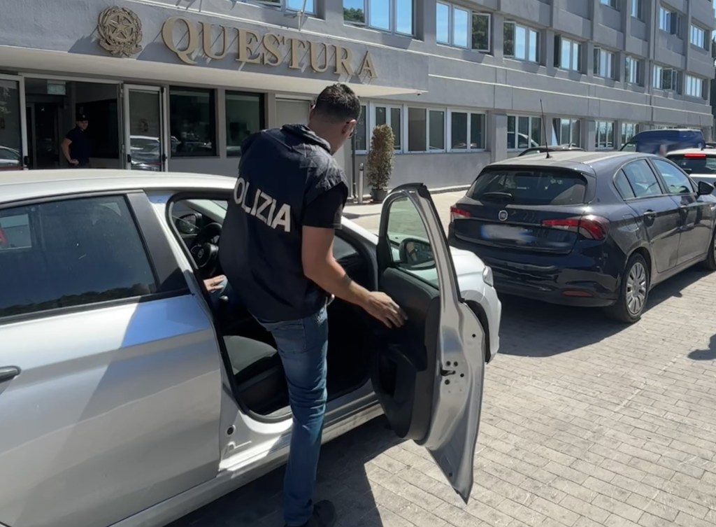 Al momento stai visualizzando Agrigento – Consegnava droga a domicilio, arrestato pusher 19enne