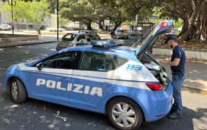 Scopri di più sull'articolo Minaccia con coltello la guardia giurata: arrestato dopo furto di alcolici