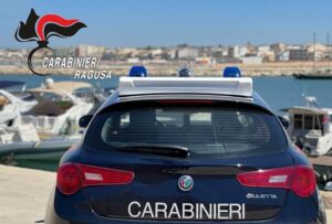 Scopri di più sull'articolo Caos a Scoglitti: arrestato 41enne ubriaco con una cesoia dopo fuga in strada