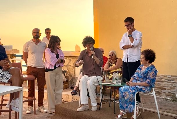 Al momento stai visualizzando Agrigento – “L’ultima estate di un uomo per bene”: il Grest di Santa Elisabetta incontra il giornalista e scrittore Carmelo Sardo