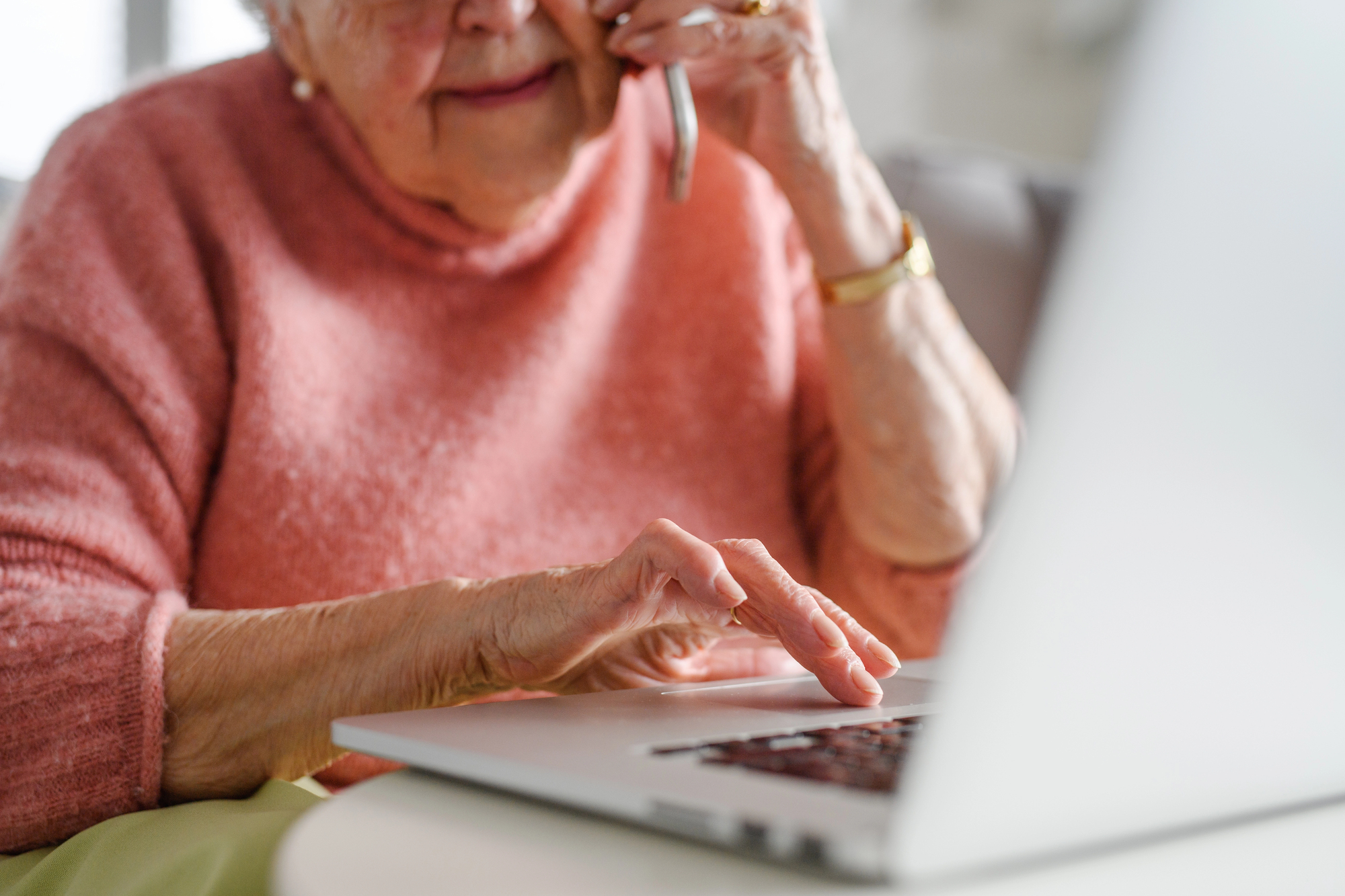 Al momento stai visualizzando Agrigento, clicca sul falso sms della tessera sanitaria e perde 1.500 euro: nuova truffa online