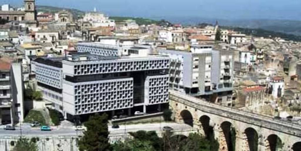 Al momento stai visualizzando Due anni e otto mesi per l’uomo che ha rapinato una banca per disperazione
