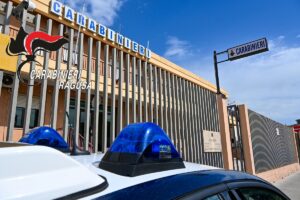 Scopri di più sull'articolo Agrigento – Vittoria, tenta di estorcere denaro alla madre e aggredisce i Carabinieri: arrestato un 45enne