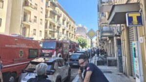 Scopri di più sull'articolo Tragedia a Palermo: uomo ucciso a coltellate, aggressore in casa con gas aperto