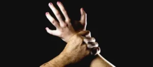 Scopri di più sull'articolo Agrigento – Licata, aggredisce l’ex moglie e l’amica con calci e pugni: arrestato 32enne