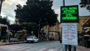 Scopri di più sull'articolo Agrigento – Percorrono contromano via Atenea, caccia a due automobilisti “indisciplinati” 