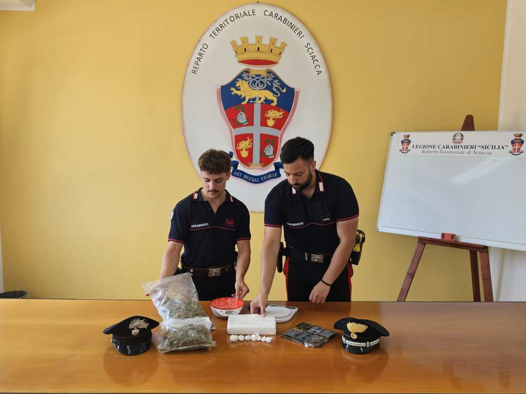 Al momento stai visualizzando Arrestato 46enne: trovato con 2,4 chili di droga in casa