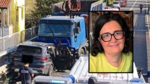 Scopri di più sull'articolo Agrigento – Scontro frontale tra auto e camion, morta un medico di 51 anni di Camastra