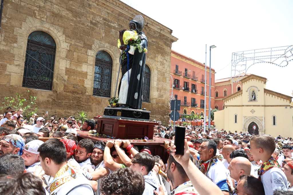 Al momento stai visualizzando Agrigento abbraccia San Calogero (FOTO e VIDEO)