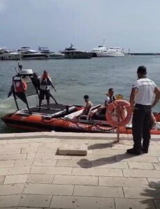Scopri di più sull'articolo Agrigento – Due giovani bagnanti in difficoltà messi in salvo dalla Guardia Costiera di Pozzallo