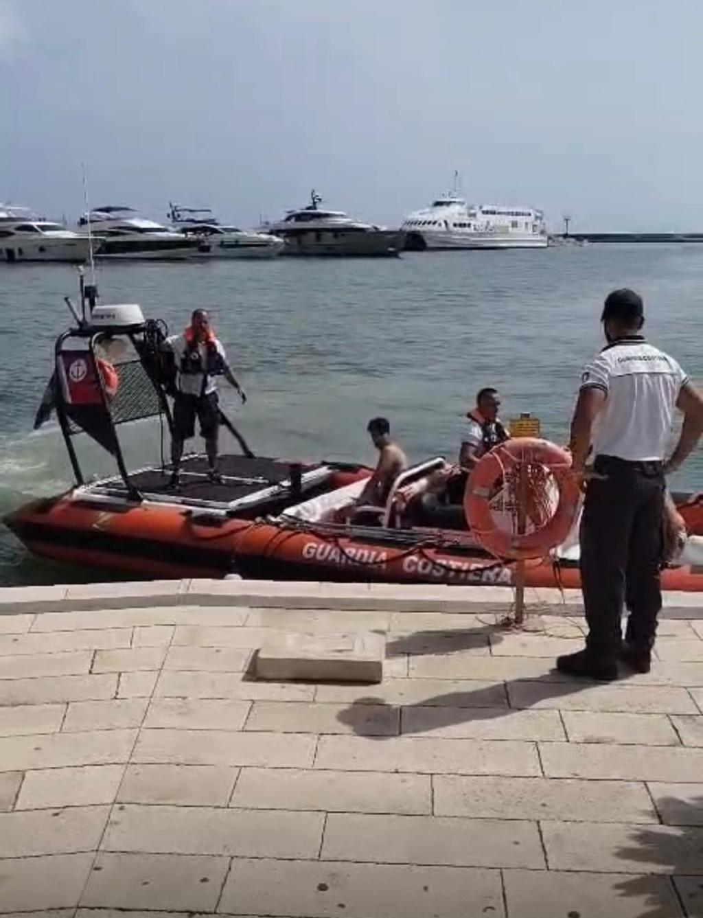 Al momento stai visualizzando Agrigento – Due giovani bagnanti in difficoltà messi in salvo dalla Guardia Costiera di Pozzallo