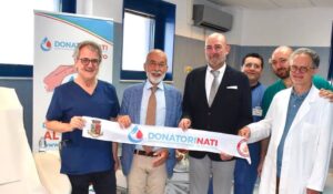 Scopri di più sull'articolo Donazione straordinaria di sangue all’ospedale di Agrigento: poliziotti e vigili del fuoco uniti per la solidarietà