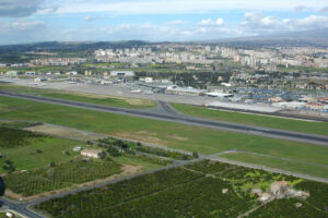Scopri di più sull'articolo Cancellati numerosi voli all’aeroporto di Catania a causa della cenere vulcanica