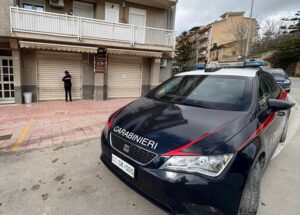 Scopri di più sull'articolo Agrigento – Notte di vandalismi a Marina di Palma: devastati gli arredi del lungomare, scattano denunce e indagini