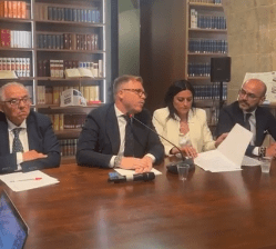 Al momento stai visualizzando Controcorrente: nuovo gruppo all’Ars, La Vardera annuncia “temiamo