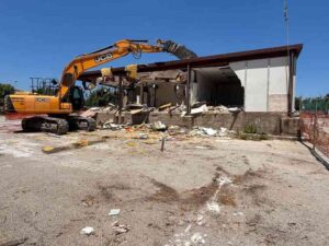 Scopri di più sull'articolo Agrigento – Menfi, demolita la baracca di via Raffaello. Al suo posto un nuovo asilo