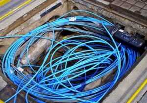 Scopri di più sull'articolo Agrigento – La fibra ottica a Maddalusa “scotta”: forze dell’ordine in Comune per acquisire gli atti