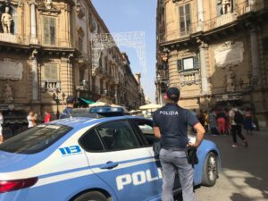 Scopri di più sull'articolo Tre arresti dopo una rapina violenta nel cuore della città
