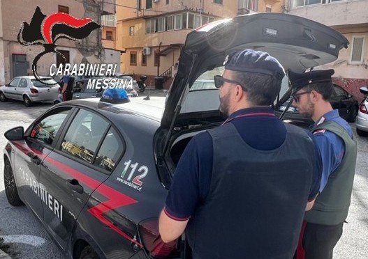 Al momento stai visualizzando Agrigento – Sorpreso in auto con due chili di droga: arrestato