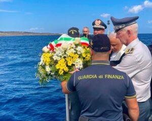 Scopri di più sull'articolo Comandante della GdF a Lampedusa: un tributo alle vittime del mare