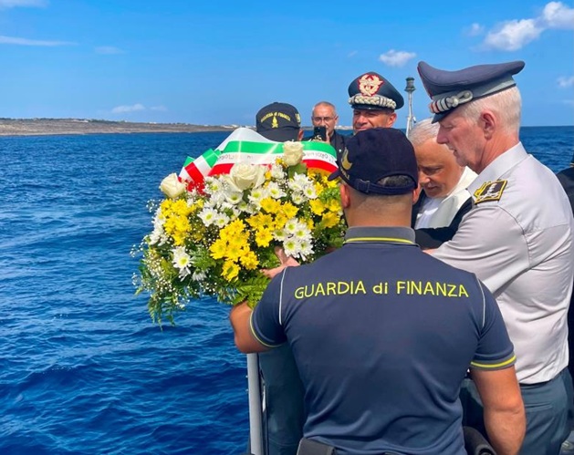 Al momento stai visualizzando Comandante della GdF a Lampedusa: un tributo alle vittime del mare