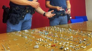 Scopri di più sull'articolo Recuperati 1.4 chili d’oro dopo la rapina a un gioielliere locale