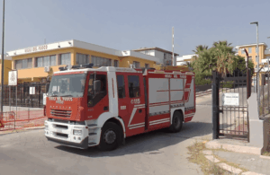 Scopri di più sull'articolo Agrigento – Autocarro in fiamme a Villaseta, non si esclude la pista dolosa 