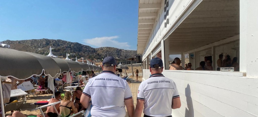 Al momento stai visualizzando Agrigento – Imbarcazione in difficoltà per il mare agitato a Licata, intervento della Guardia Costiera