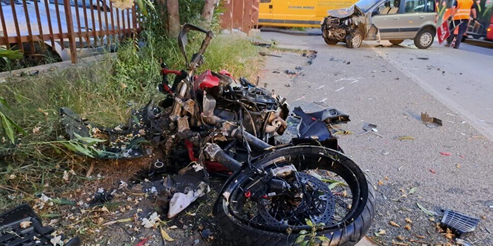 Al momento stai visualizzando Agrigento – Lampedusa, muore in scooter a 20 anni