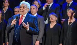 Scopri di più sull'articolo Michele Guardì incanta piazzale Caos con un viaggio tra musica e storia d’Italia