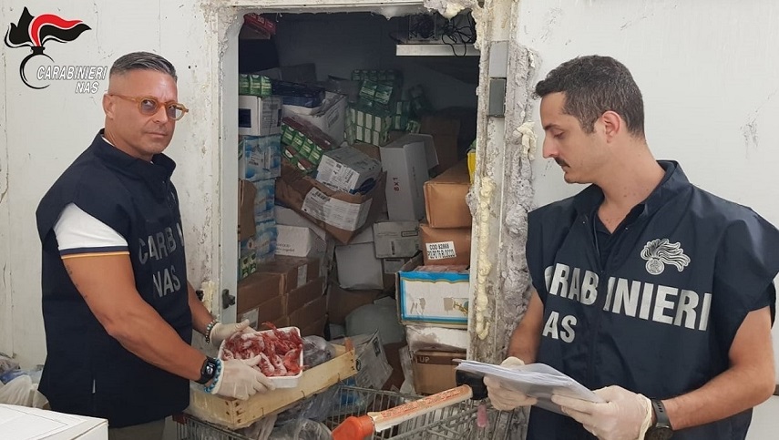 Al momento stai visualizzando Agrigento – Controlli del N.A.S. di Palermo a Lampedusa e Pantelleria: sequestrati circa 3 quintali di alimenti e sanzioni per 40 mila euro