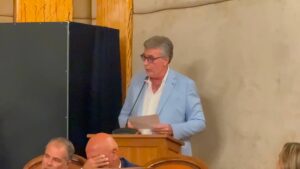 Scopri di più sull'articolo Centrodestra diviso in consiglio, Pd e Controcorrente propongono Carta come vicepresidente