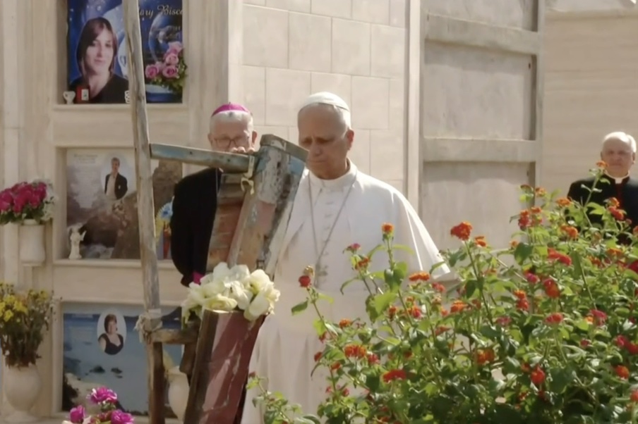 Al momento stai visualizzando Papa Leone XIV approda a Lampedusa: segui la diretta dell’evento