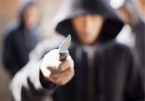 Scopri di più sull'articolo Agrigento – Canicattì: colpo in un negozio di fiori, il rapinatore investito mentre fugge e perde il bottino