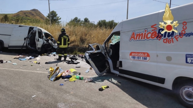 Al momento stai visualizzando Agrigento – Schianto frontale tra furgoni, due morti e tre feriti