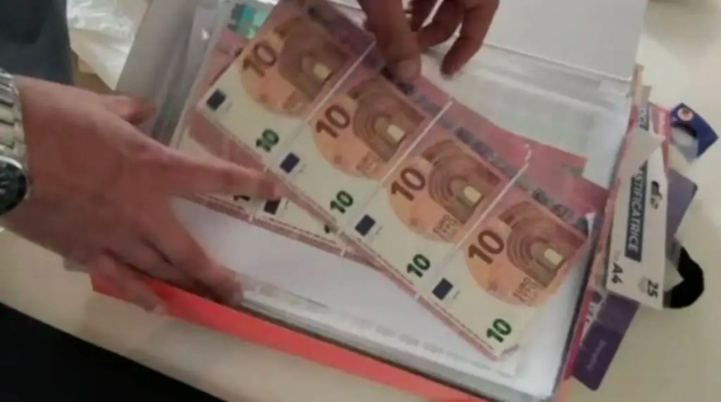 Al momento stai visualizzando Agrigento – Girava con oltre 5mila euro in contanti e un cacciavite: denunciato
