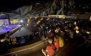 Scopri di più sull'articolo Agrigento – Cristina D’Avena in concerto a Realmonte: il 18 luglio il Teatro Costabianca si trasforma nella capitale della magia anni ’90