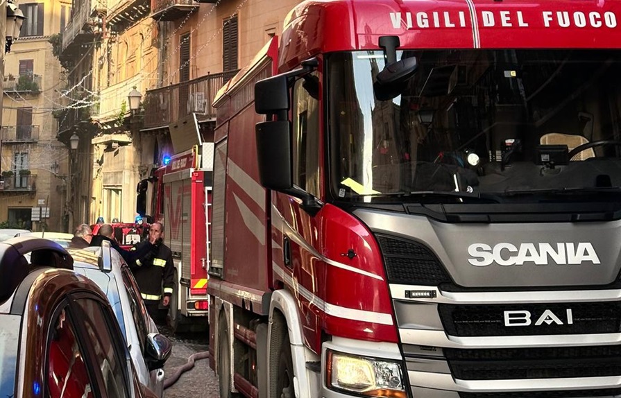 Al momento stai visualizzando Agrigento – Incendio in una palazzina del centro: due donne salvate prima che il fumo invadesse le abitazioni