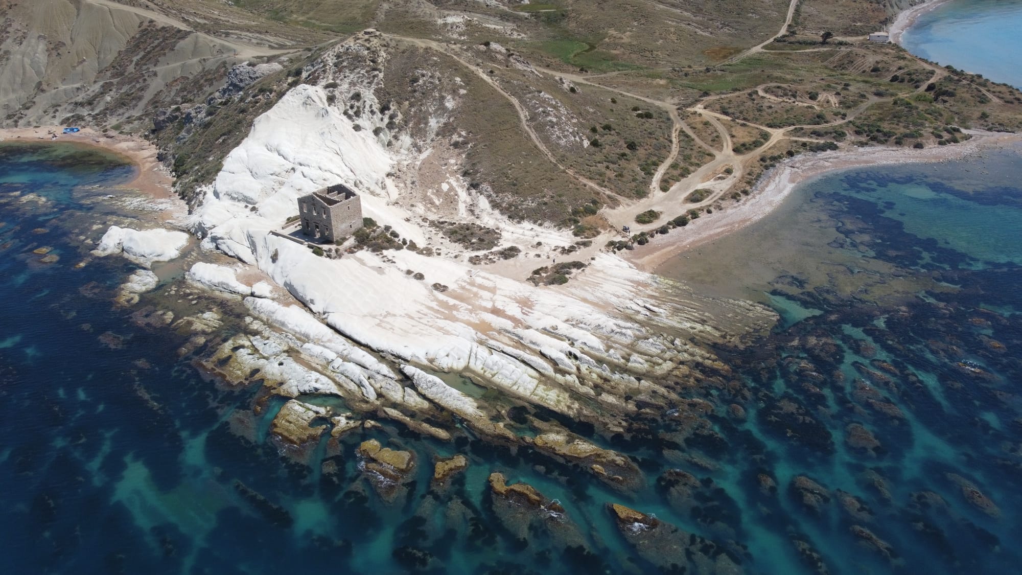 Al momento stai visualizzando Punta Bianca, ecco a cosa servono in Sicilia le riserve: Agrigento poteva pensare a gestirla, invece arriverà un gestore esterno