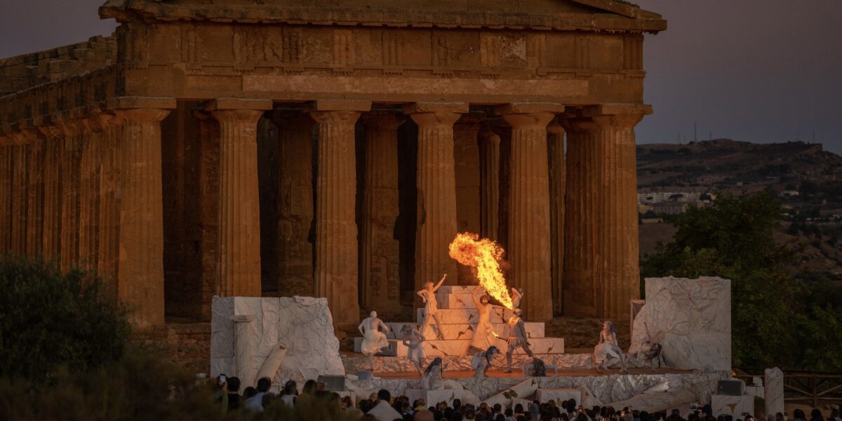 Al momento stai visualizzando Agrigento – Alla Valle dei Templi torna "Il Risveglio degli Dei": il teatro all'alba festeggia 10 anni tra mito, musica e ospiti speciali