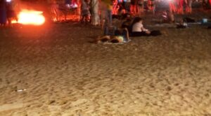 Scopri di più sull'articolo Agrigento – San Leone anticipa il ferragosto, falò in spiaggia ieri notte e la notte di San Lorenzo si trasforma in un caso di inciviltà non controllato dagli organi preposti