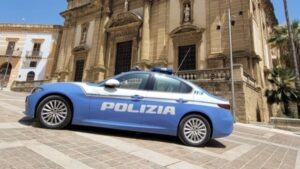 Scopri di più sull'articolo Agrigento – Chiede una sigaretta e poi si spoglia nudo davanti a dei minorenni, denunciato 37enne 