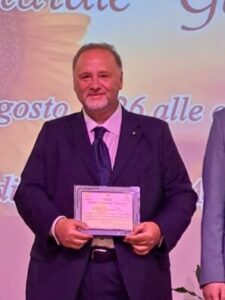 Scopri di più sull'articolo Agrigento – Montallegro, consegnato al professor Francesco Pira il Premio Culturale “Girasole” 2026