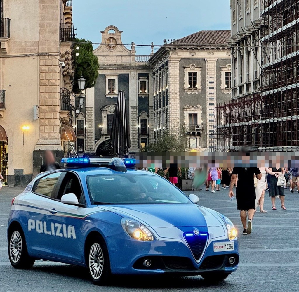 Al momento stai visualizzando Agrigento – Accusa malore in strada, salvato dai poliziotti con il defibrillatore