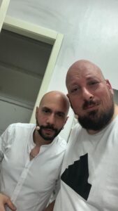 Scopri di più sull'articolo Agrigento – I cabarettisti Claudione & Vespertino salutano Castrofilippo prima dello spettacolo del 7 agosto (video al Vg)