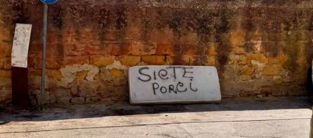 Al momento stai visualizzando Rifiuti abbandonati nel centro storico, Sodano: “Agrigento non è una discarica”